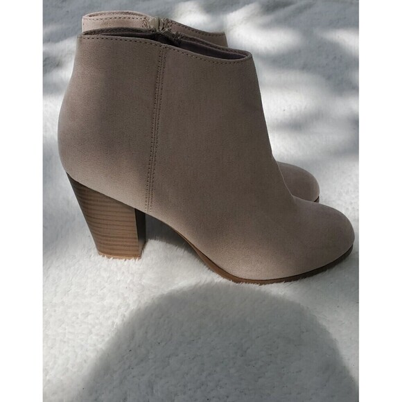 NEW OLD NAVY Size 7 FAUX SUEDE‎ LEATHER HIGH HEEL BOOTIES SAGE Beige ANKLE BOOTS - Picture 5 of 13